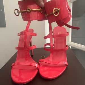 Gucci Ankle-Strap Patent Leather Sandle - 38 - Begonia Pink